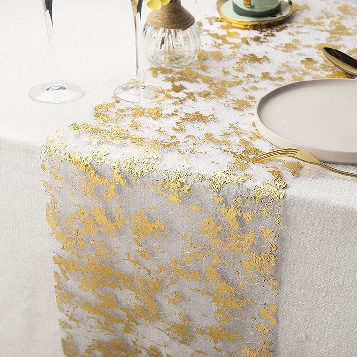 Zuri Luxe Mesh Table Runner